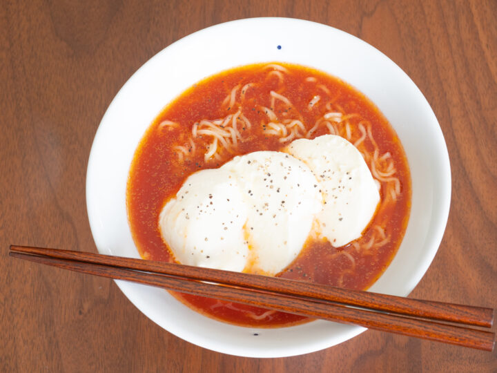 スタイチラーメンを使ったアレンジレシピです。モッツアレラチーズの虜になるトマトラーメンの画像